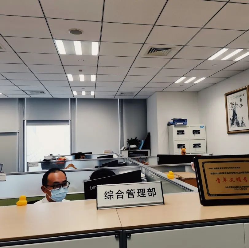 各部门驻守同事确保各项工作正常运转