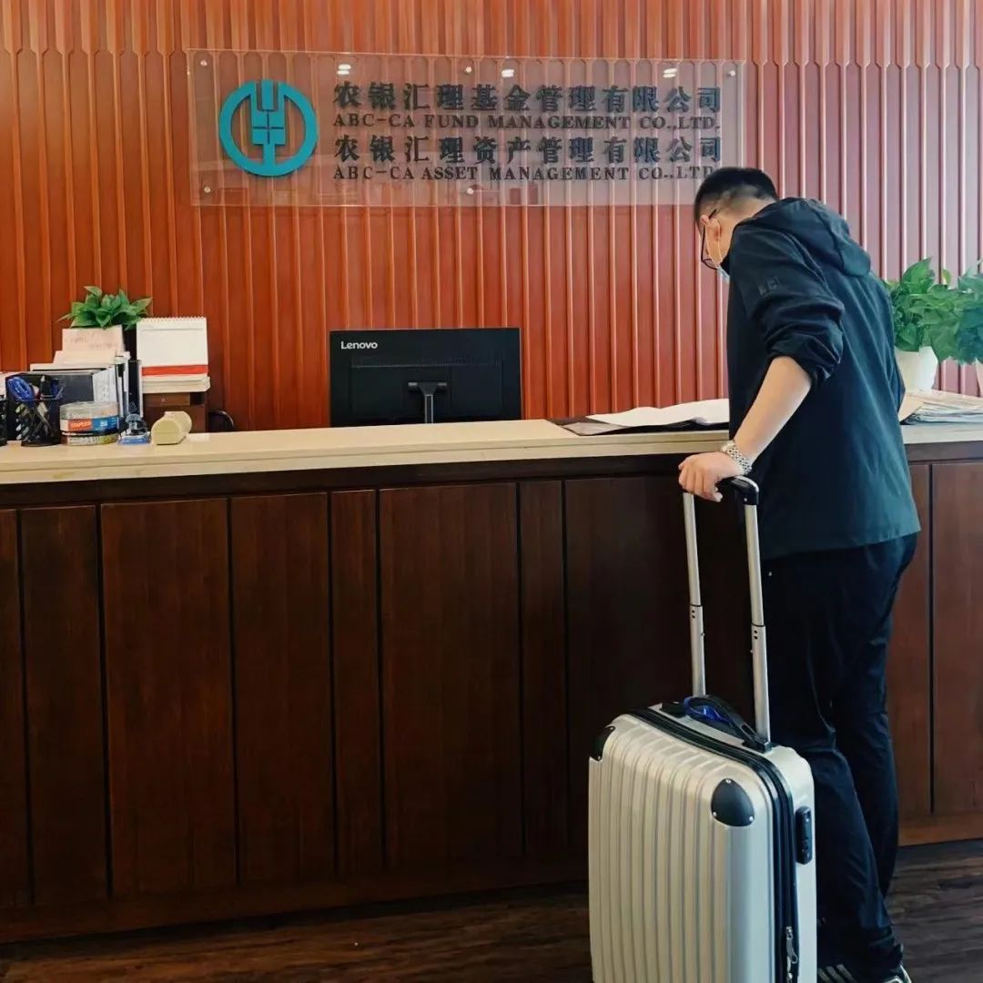 各部门驻守同事确保各项工作正常运转