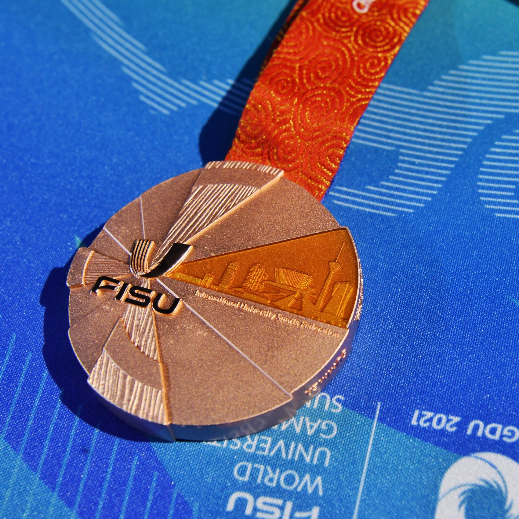 全球首发成都大运会奖牌长这样