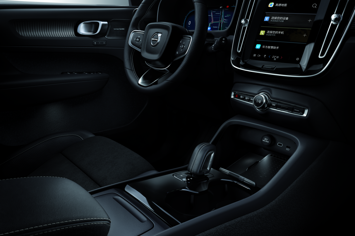 (沃尔沃xc40纯电长续航版车型内饰图)