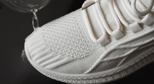 测试防水性能实拍