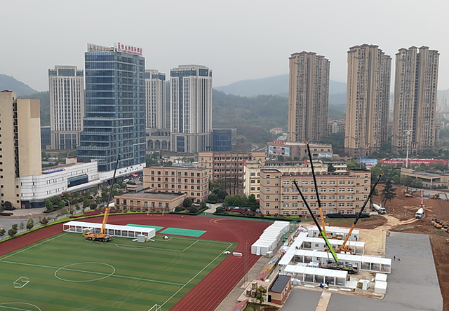 3月19日下午,在位于铜官区的铜陵市第十五中学东校区临时隔离点项目