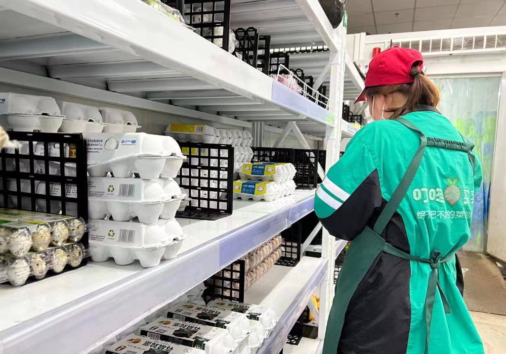 图为叮咚买菜位于上海的一处前置仓