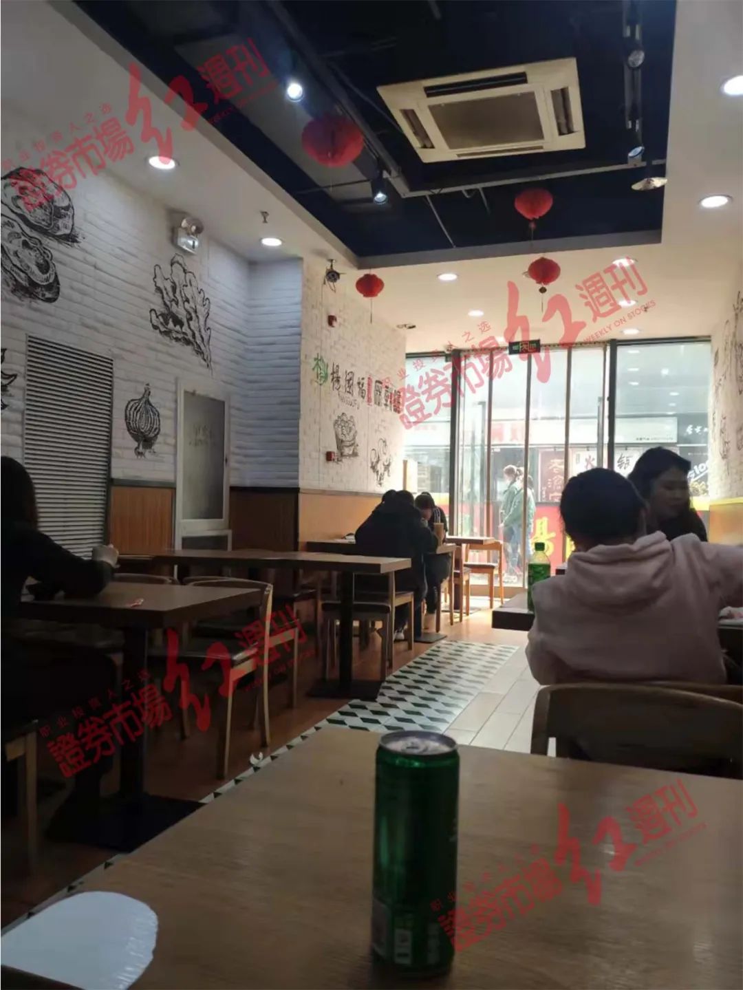 ““麻辣烫第一股”杨国福对标星巴克，要走时尚路线？或意在“收割”5000多家加盟商……