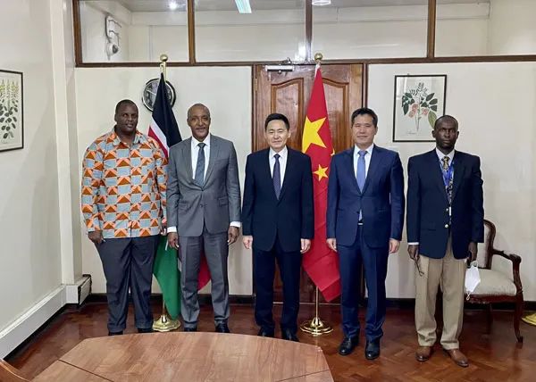 外交部非洲之角事务特使薛冰会见肯尼亚常务副外长卡玛乌