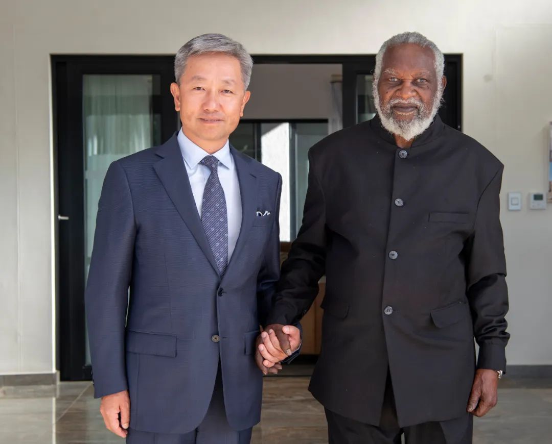 驻纳米比亚大使拜会纳开国总统努乔马|纳米比亚_新浪新闻