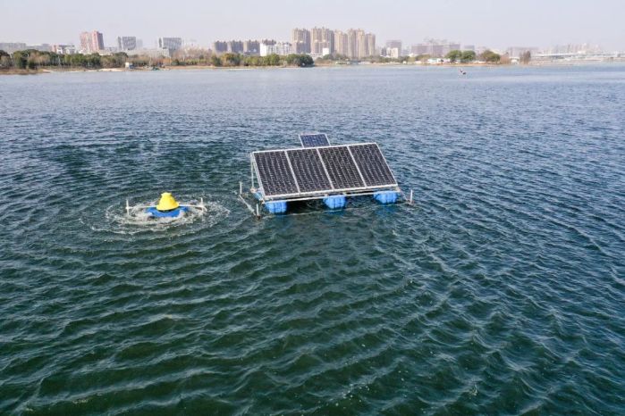 工作中的光伏涌浪机 摄影:陈静凌