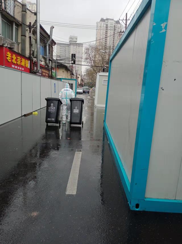 小区被封控了,他们为何还要"组团"而入?|疫情_新浪财经_新浪网