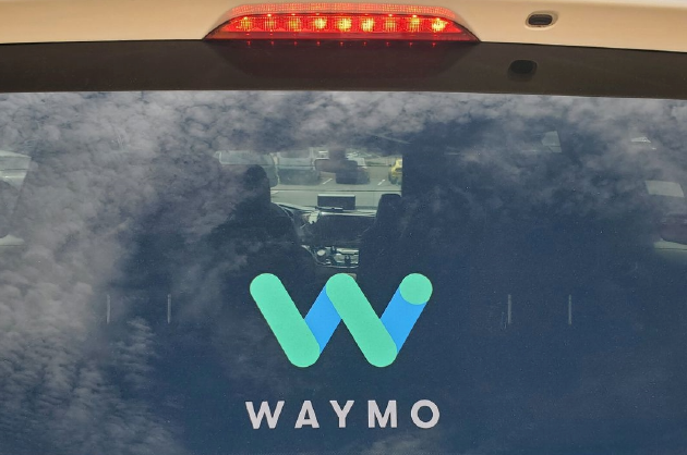 Waymo称已准备好部署全自动驾驶出租车