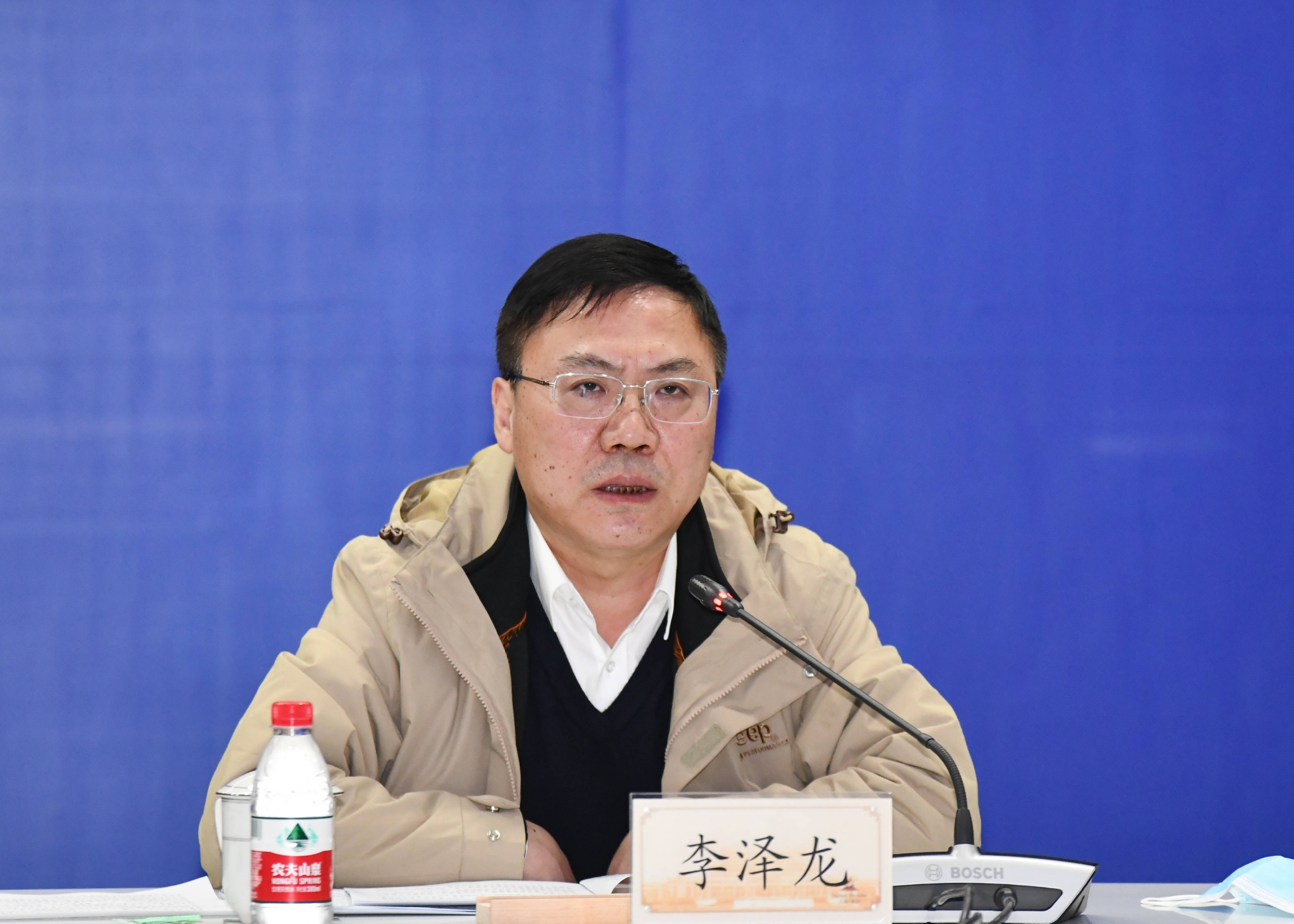 李泽龙持续巩固疫情防控阶段性成果争取早日实现社会面清零