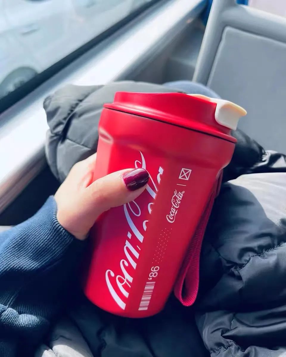 可口可乐潮牌水杯来啦保温又保冷有了它出门哪里都要带上