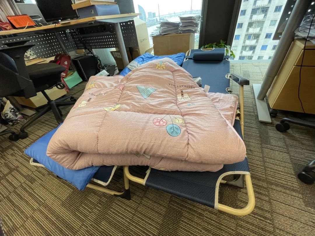 <左右滑动查看更多>