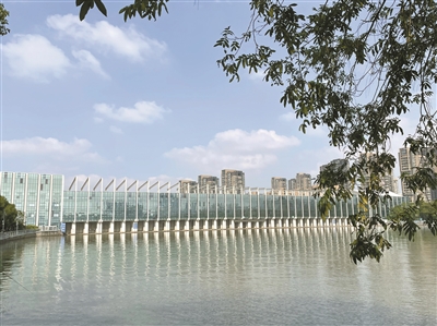 入选浙江十大最美水利工程的姚江大闸英姿.