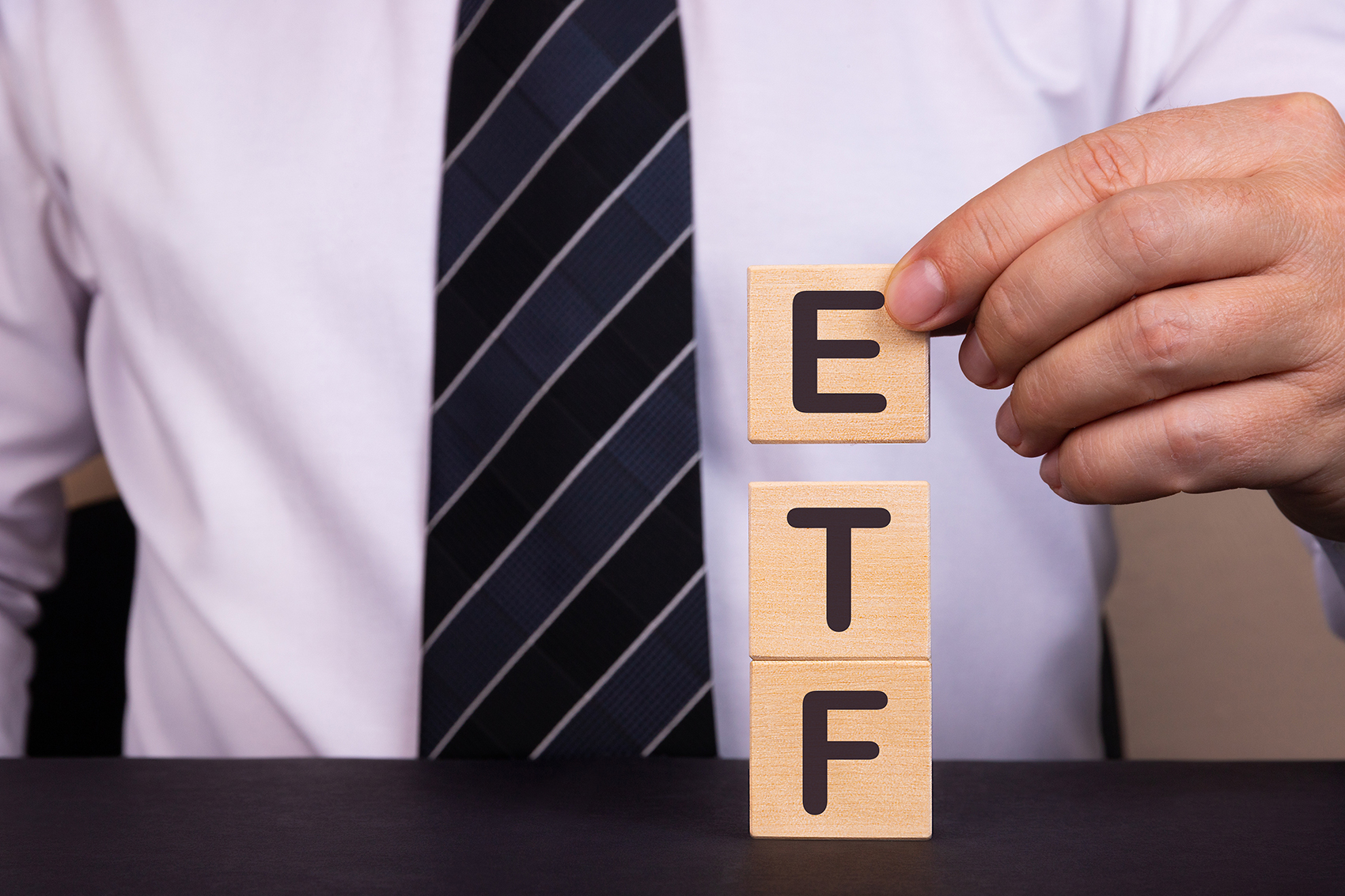“ETF基金年内仅有46只实现正收益，这类产品领跑