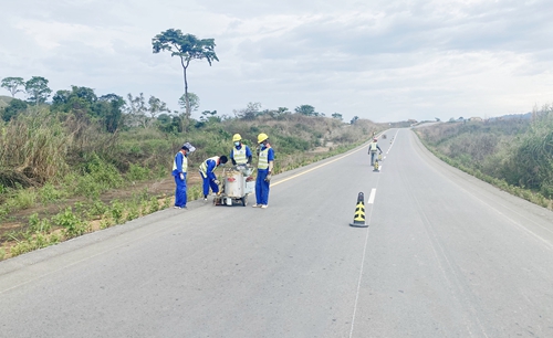 中企承建的非洲"草原天路"全线竣工