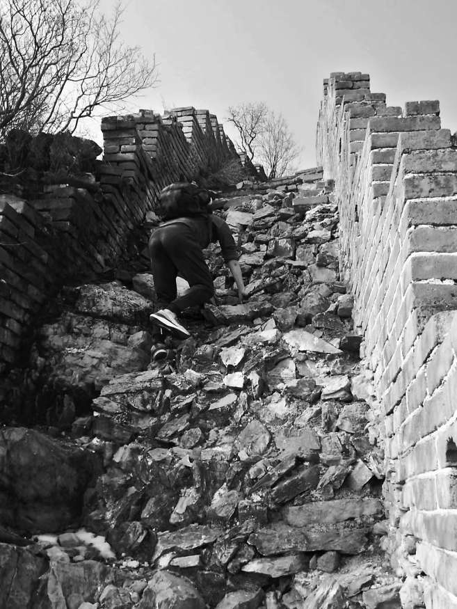 未开放段长城成为打卡地野路子爬野长城终不妥