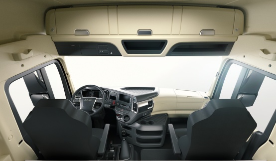 江淮跨越v7内饰时下市场环境竞争激烈,运价低迷,试问谁不想拥有一款