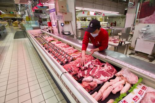 目前生猪供应量仍在惯性增长。-视觉中国