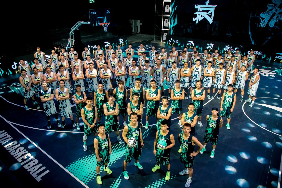 安踏篮球要疯ip