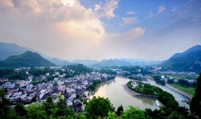夜雨丨龚明举重庆秀山古名平款