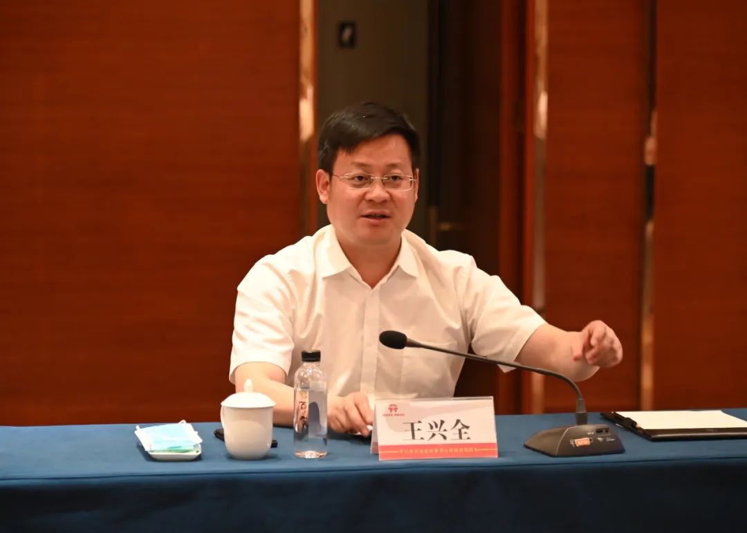 签约仪式上,盐边县县委常委,常务副县长秦帆代表县政府与川投能源副总