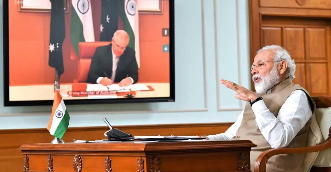 ·莫迪（右）正在与莫里森进行视频会谈。