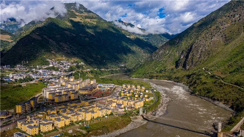 泸水市大兴地镇维拉坝珠海社区一景&nbsp;胡超 摄