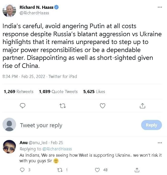 · 　　理查德·哈斯的推特截图，以及印度网友的回复。