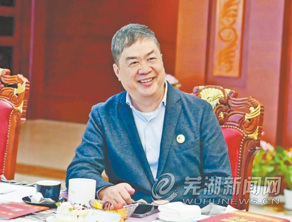 图为信义玻璃控股有限公司总裁&nbsp;&nbsp;董清世