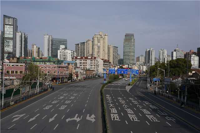 3月28日，复兴东路隧道封闭，禁止通行。中国日报记者 高尔强 摄