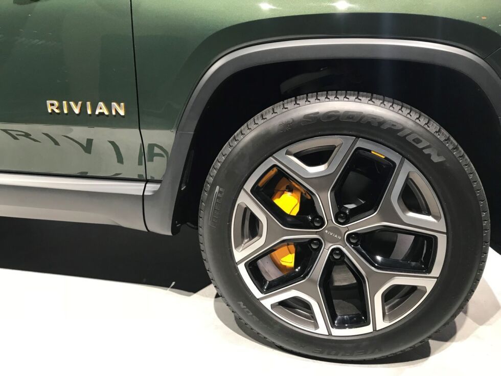 「特斯拉杀手」Rivian 采用了倍耐力的「蝎子」轮胎｜倍耐力