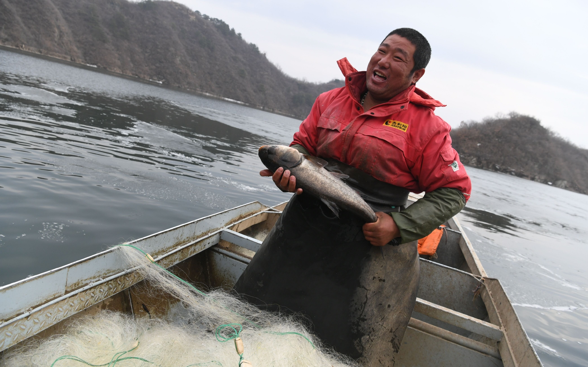 为什么氧气要加水密云水库边的父与子：我们可能是北京最后一批持证渔民_https://www.jmylbn.com_新闻资讯_第8张
