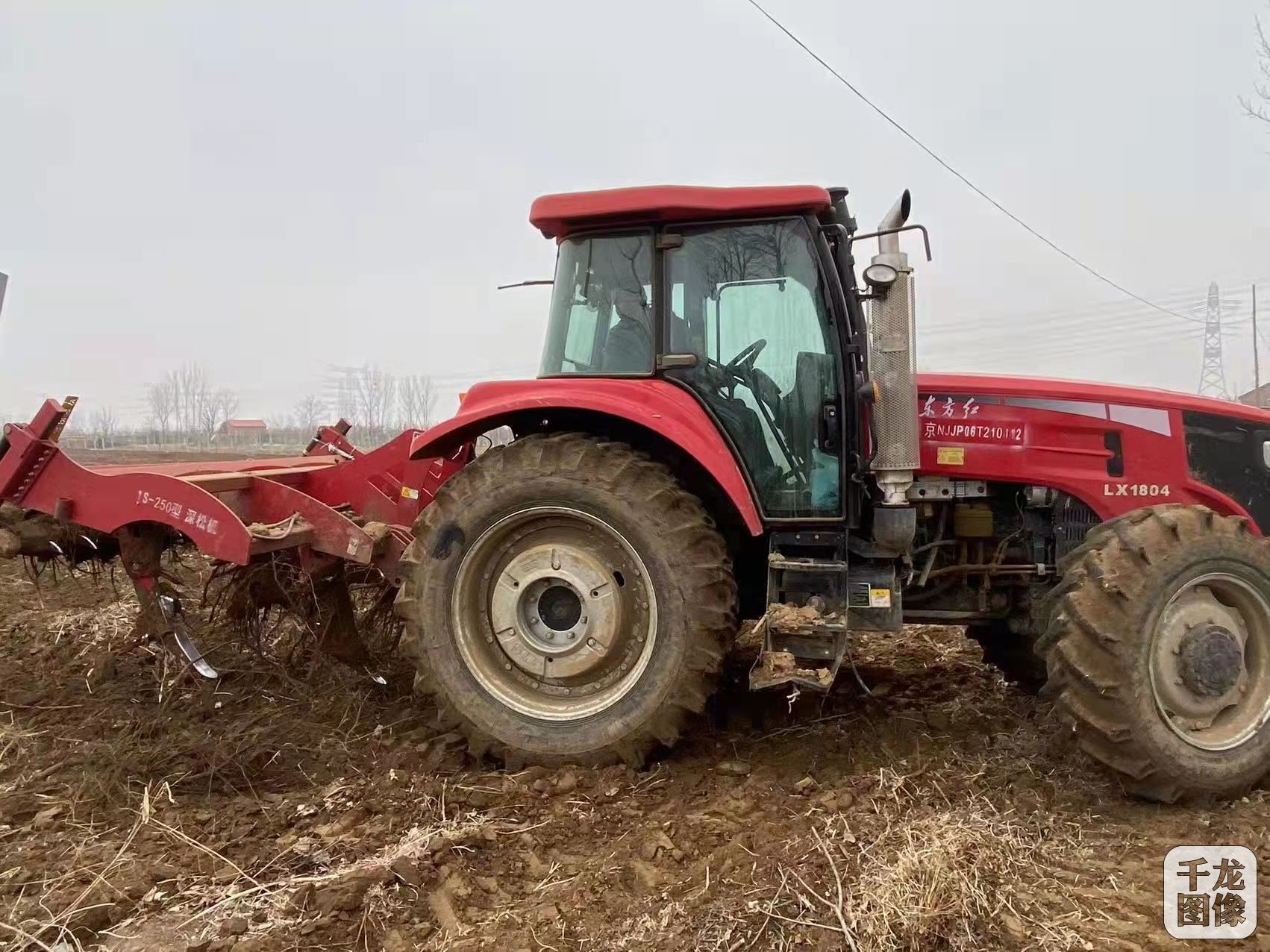 农机深松作业(图片提供:北京市农业机械化管理处)