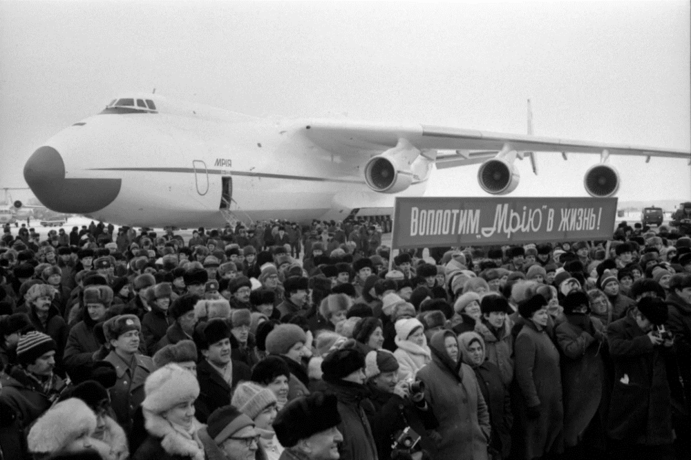 1988年12月21日，安-225“梦幻”号运输机首次试飞集会
