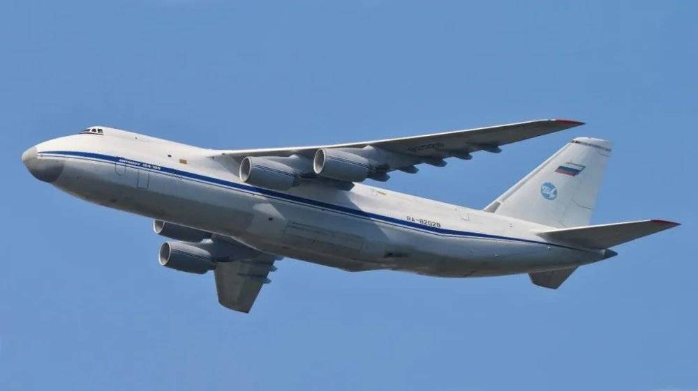 安-124运输机