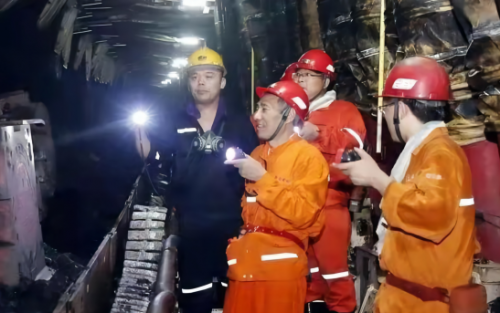 图为安居煤矿开展井下安全大检查.供图:山东省能源局