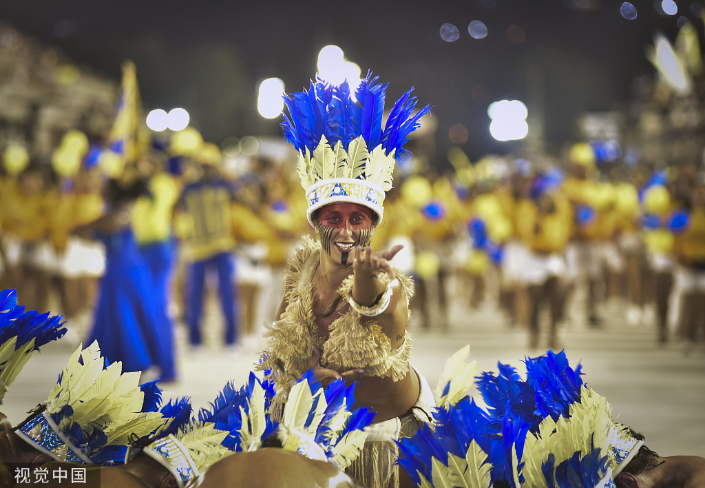 巴西民众进行舞蹈彩排迎接狂欢节
