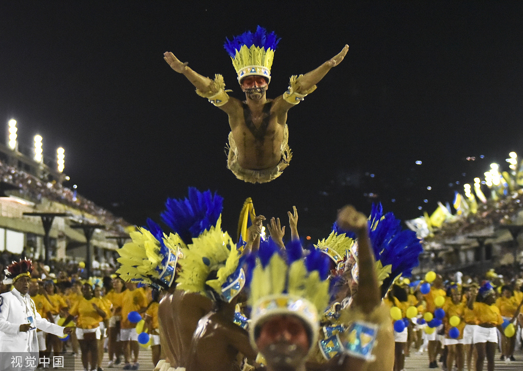 巴西民众进行舞蹈彩排迎接狂欢节