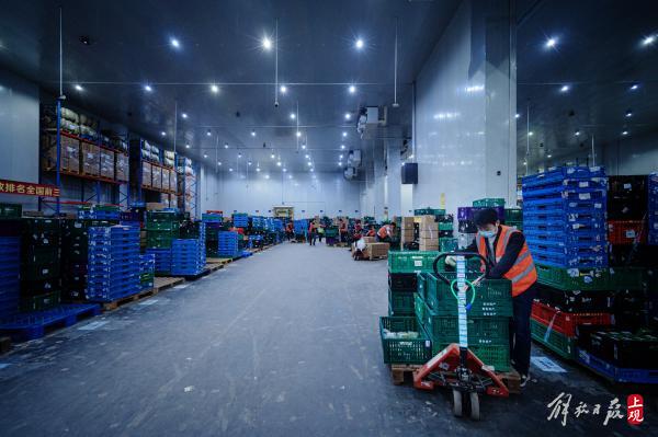 进出货上升5倍15万平方米的盒马上海大仓优先保供封闭14天以上社区