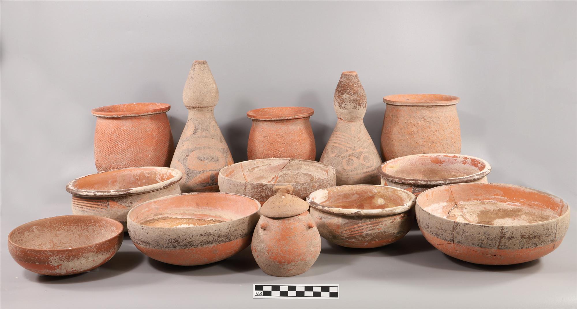 半坡类型晚期出土器物组合