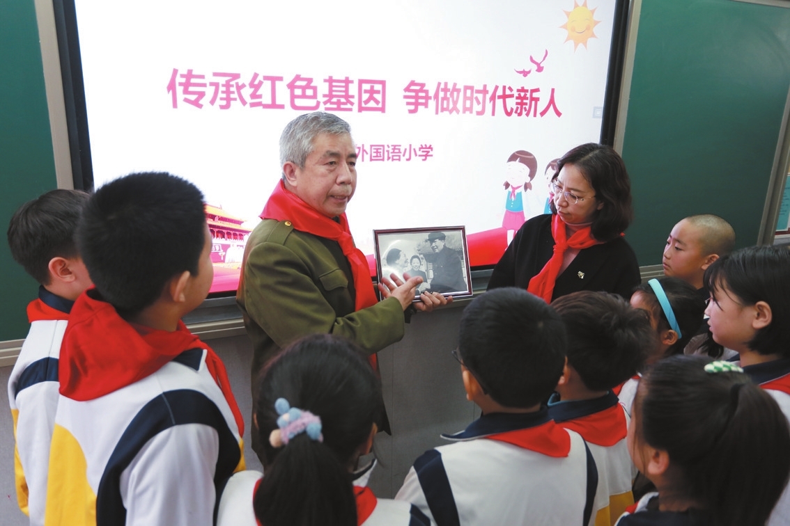 赵苑中学通过开展﹃缅怀先烈感恩前行﹄清明节主题班会活动,激发学生