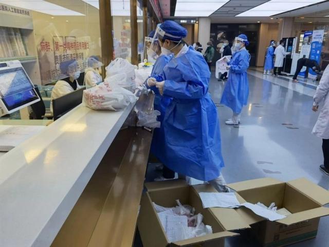 一天送出1500多份药品,北蔡战"疫"中守牢居民"药罐子"|医院_新浪财经