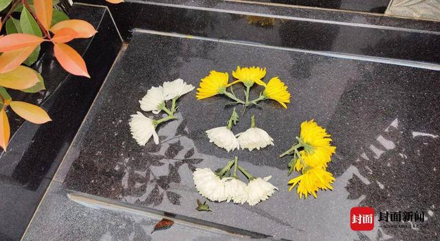 探访成都市级公墓鲜花替代香烛纸钱绿色祭扫成主流
