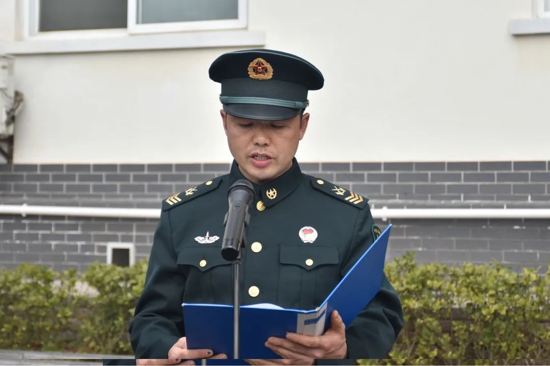 见证荣光火箭军某部举行高级军士晋升军衔仪式