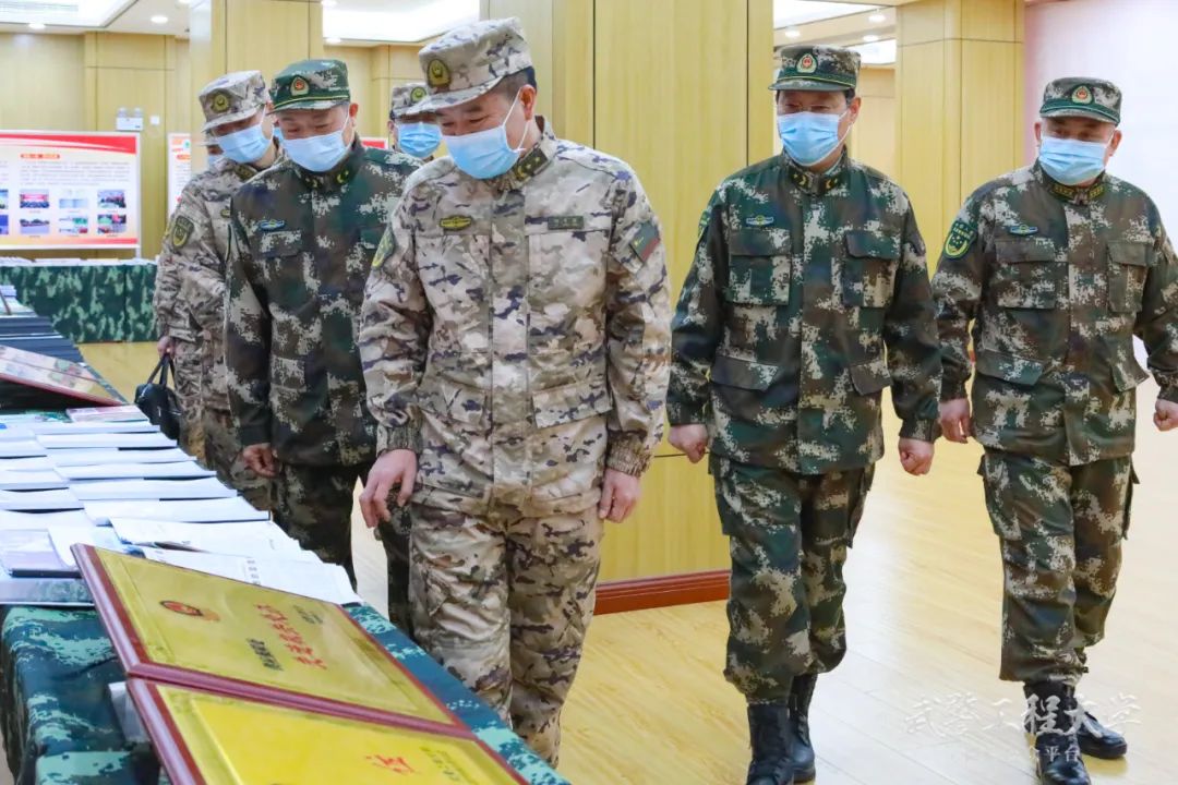 3月初,武警部队机关组织19名解放军和武警部队专家开展了直前培训