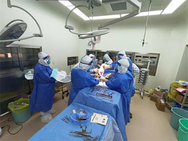 11点10分,省医院唐佳松主任,省专家组吉大二院妇产科吴富菊主任亲自