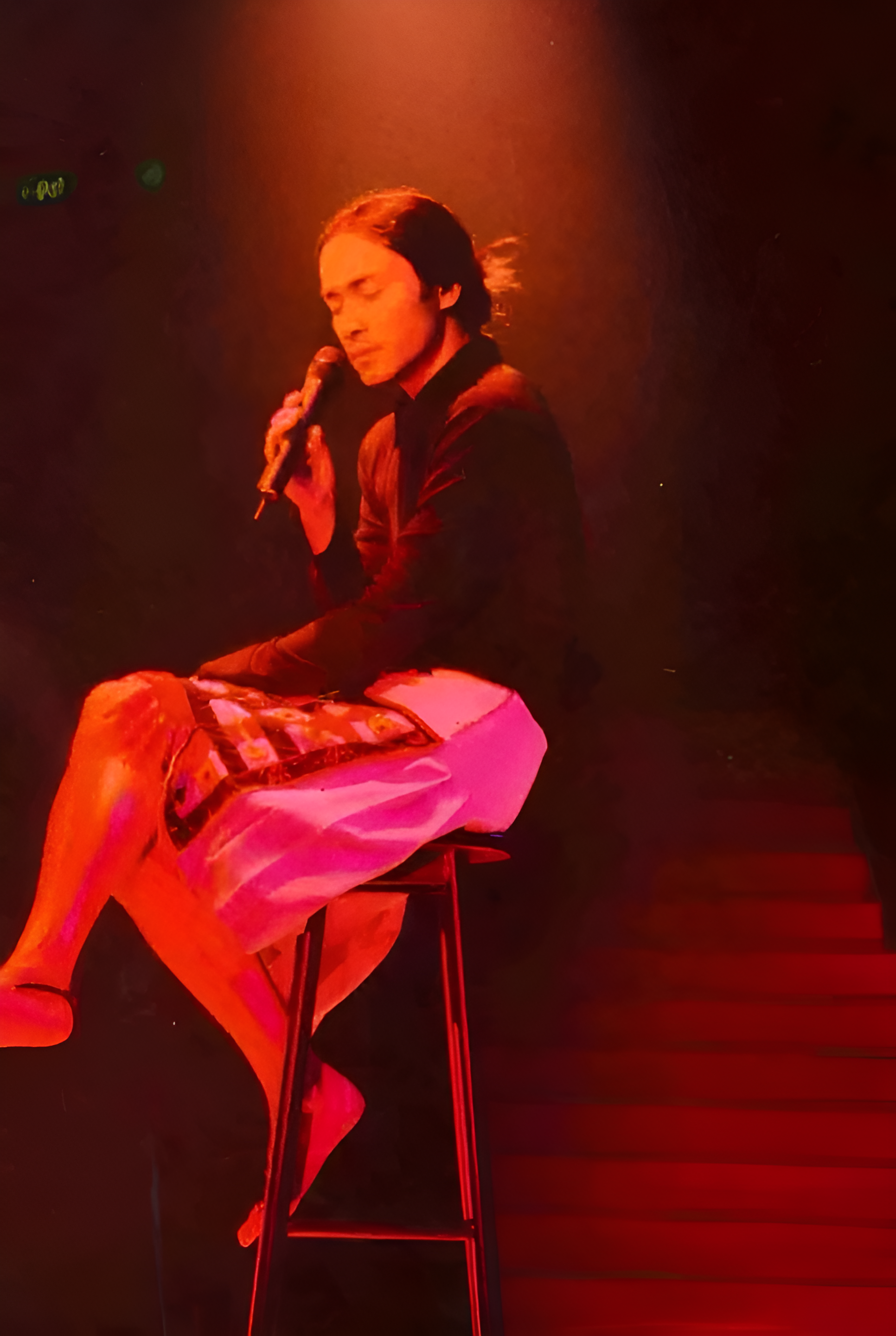 张国荣演唱会修复修旧如旧分辨率提升6倍眼神有特别算法