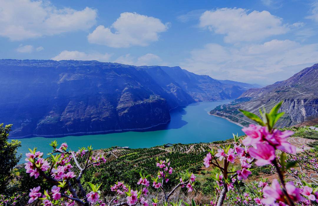 3月17日,雷波县,金沙江缓缓流过. 唐晓军摄