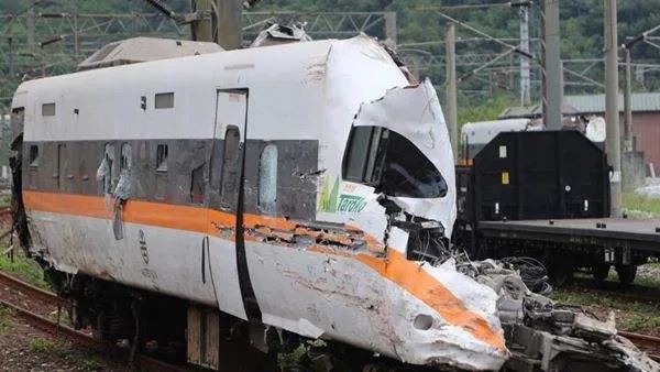 台铁"太鲁阁号"事故出轨列车