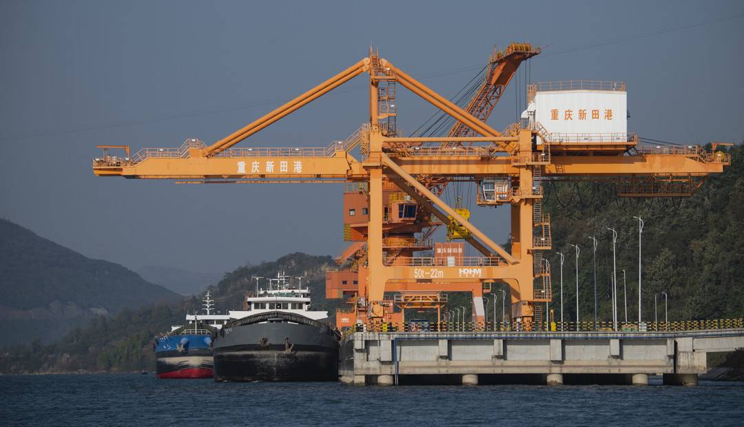 加快物流通道建设,推动新田港二期建设. 记者 冉孟军 摄